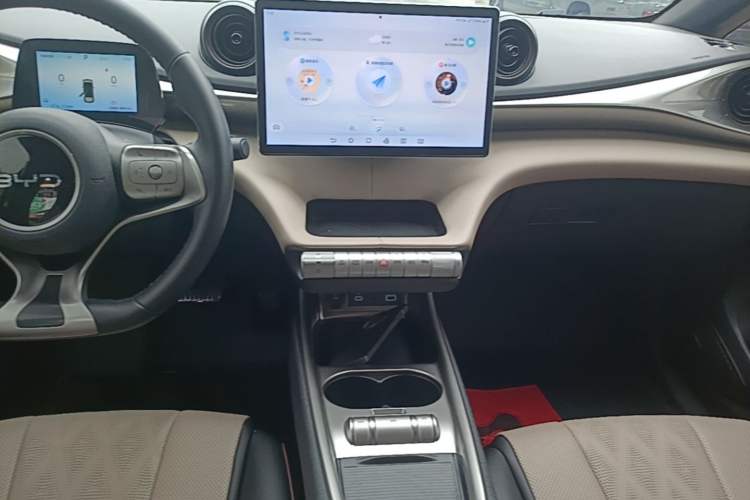 Used BYD Dolphin 2025 520km Range Knight Edition Audio And AC Panel