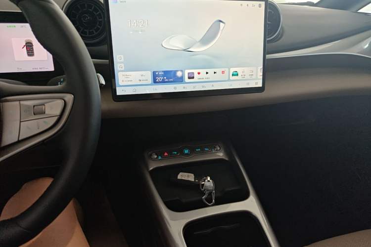 Used BYD Dolphin 2025 Smart Drive Version 420 km Freedom Edition Audio And AC Panel