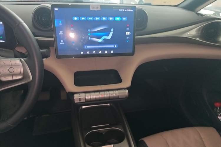 Used BYD Dolphin 2025 420km Fashion Edition Audio And AC Panel