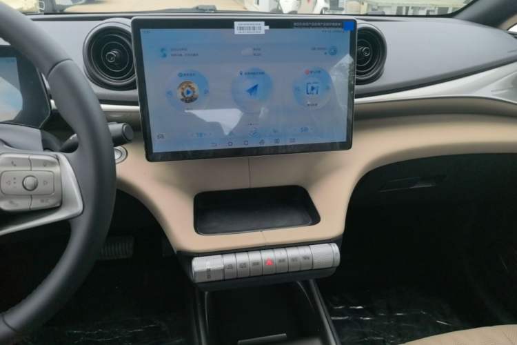 Used BYD Dolphin 2025 420km Free Edition Audio And AC Panel