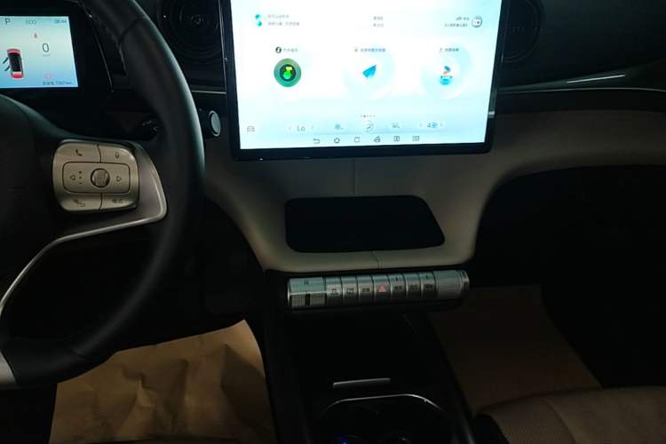 Used BYD Dolphin 2025 420km Free Edition Audio And AC Panel