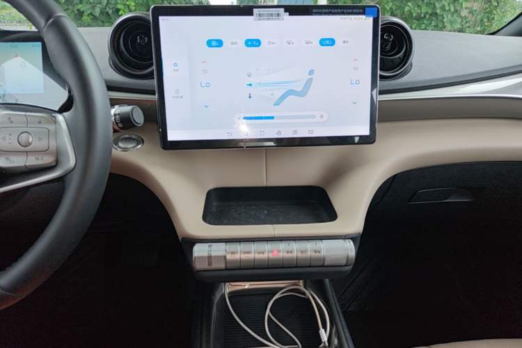 Used BYD Dolphin 2025 420km Free Edition Audio And AC Panel