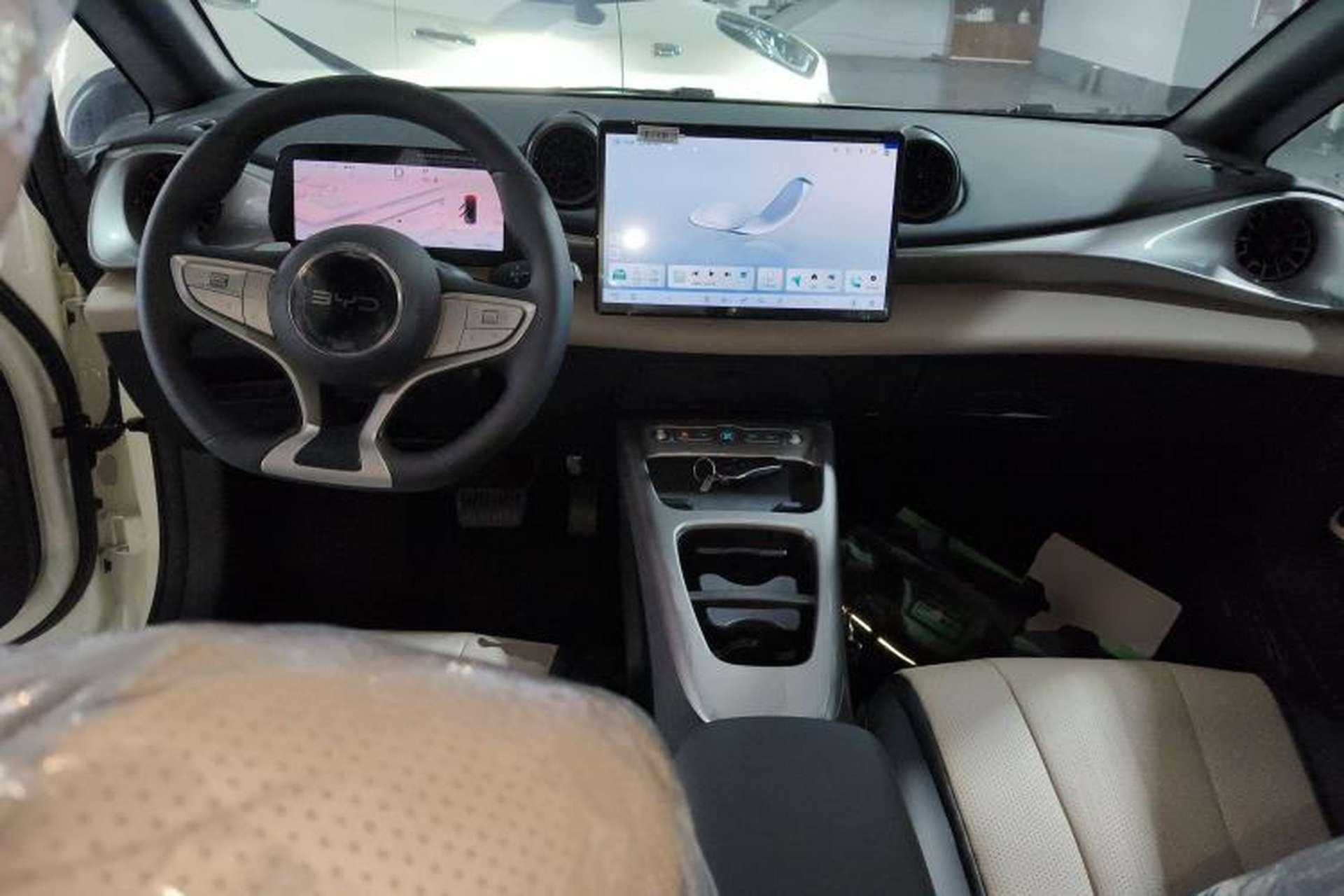 Used BYD Dolphin 2025 Smart Drive Version 420 km Freedom Edition Center Console
