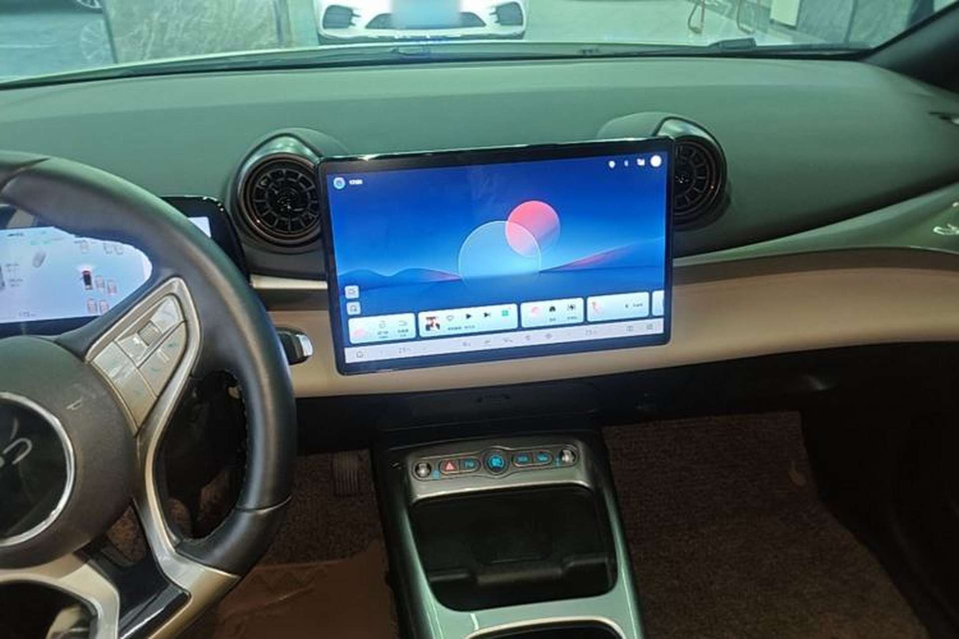 Used BYD Dolphin 2025 Smart Drive Version 420 km Freedom Edition Center Console