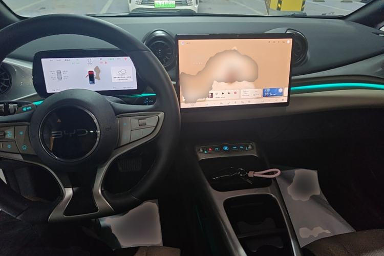 Used BYD Dolphin 2025 Intelligent Driving Version 410 km Fashion Edition Center Console