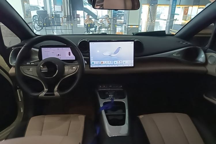 Used BYD Dolphin 2025 Smart Drive Version 420 km Freedom Edition Center Console