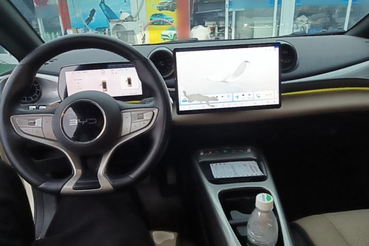 Used BYD Dolphin 2025 Intelligent Driving Version 520km Range Knight Edition Center Console