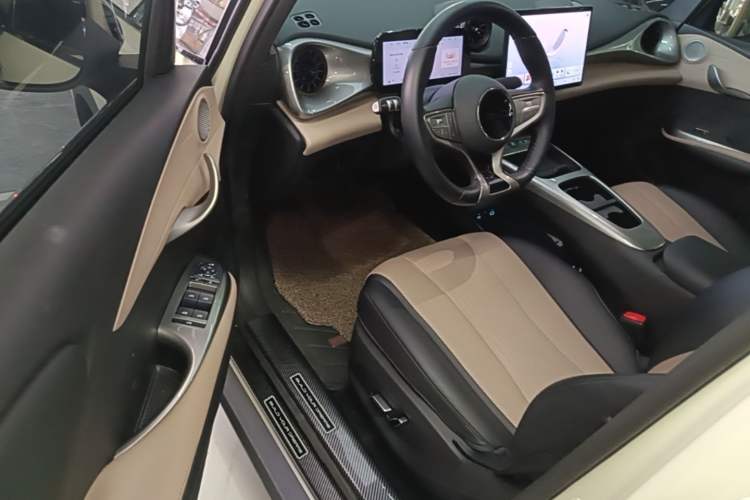 Used BYD Dolphin 2025 Smart Drive Version 420 km Freedom Edition Driver Seat