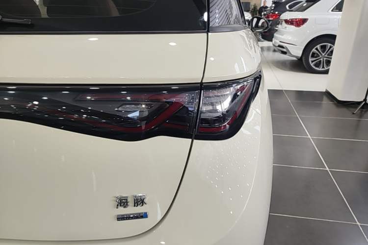 Used BYD Dolphin 2025 Intelligent Driving Version 410 km Fashion Edition Exterior 3