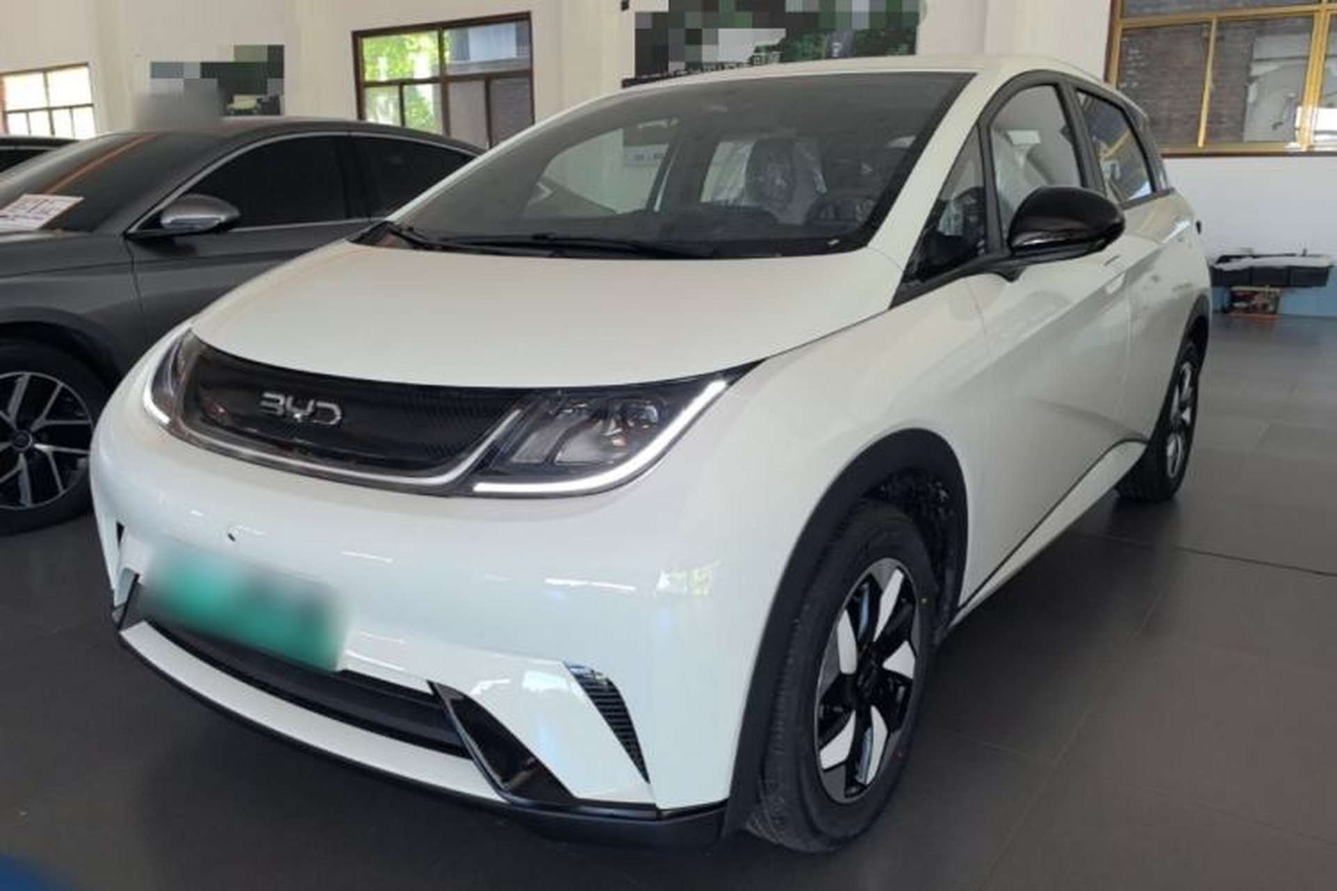 Used BYD Dolphin 2025 420km Free Edition Front Left 45 Deg