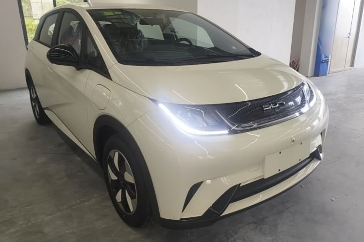 Used BYD Dolphin 2025 420km Free Edition Front Right 45 Deg