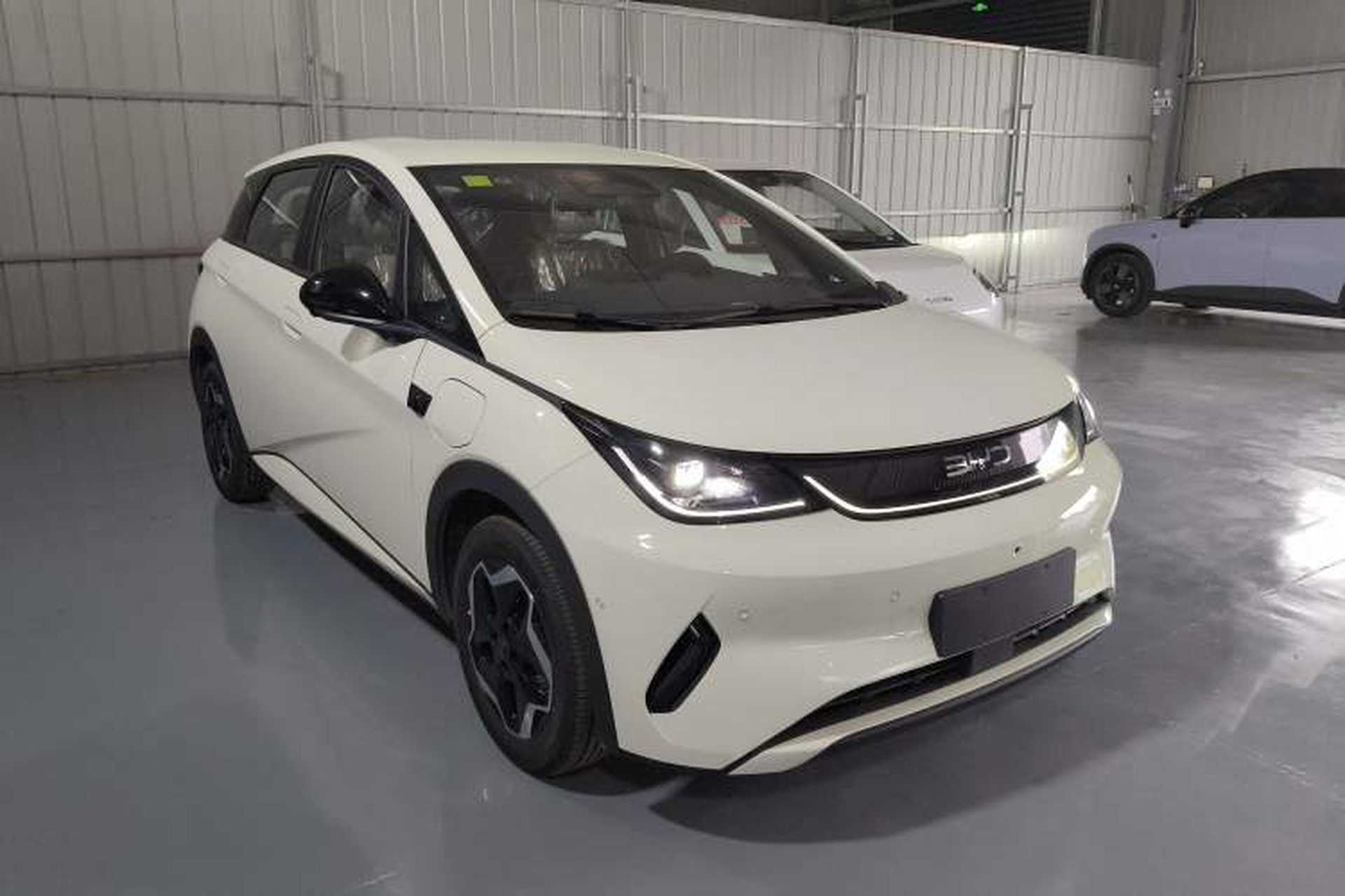 Used BYD Dolphin 2025 Smart Drive Version 420 km Freedom Edition Front Right 45 Deg