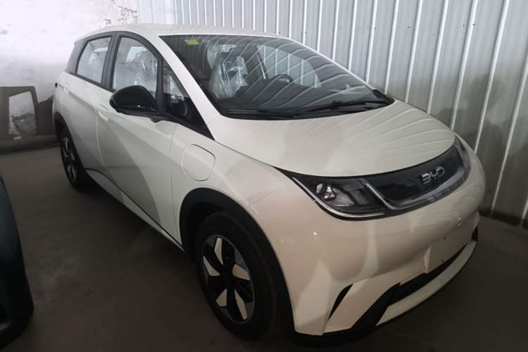 Used BYD Dolphin 2025 420km Free Edition Front Right 45 Deg