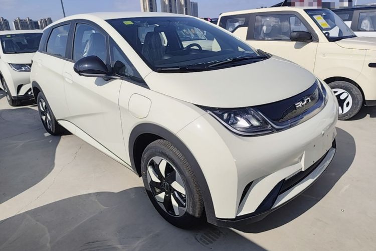 Used BYD Dolphin 2025 420km Free Edition Front Right 45 Deg