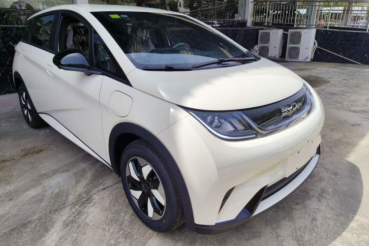 Used BYD Dolphin 2025 420km Free Edition Front Right 45 Deg