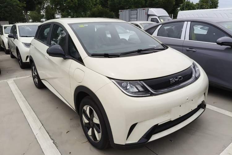 Used BYD Dolphin 2025 420km Free Edition Front Right 45 Deg