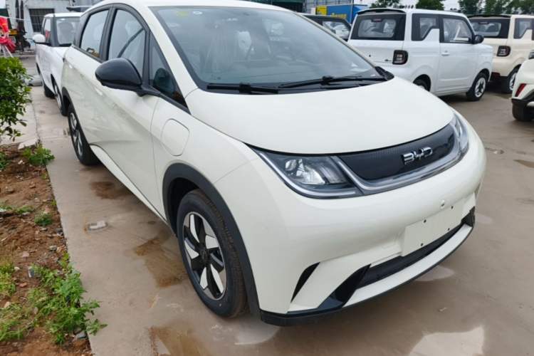 Used BYD Dolphin 2025 420km Free Edition Front Right 45 Deg