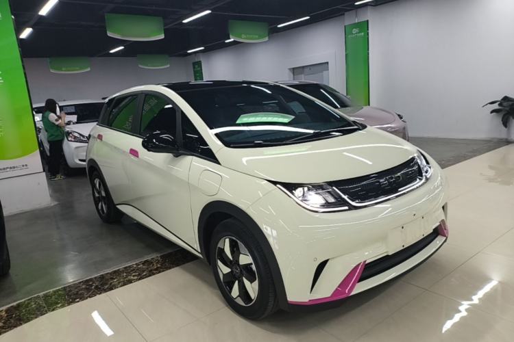 Used BYD Dolphin 2025 420km Fashion Edition Front Right 45 Deg