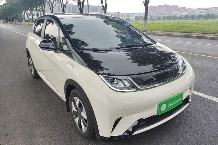 Used BYD Dolphin 2025 420km Free Edition Front Right 45 Deg