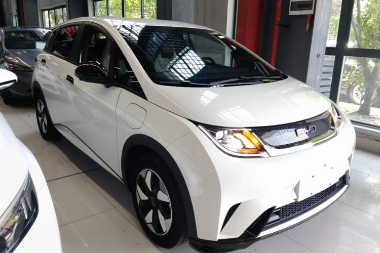 Used BYD Dolphin 2025 420km Free Edition Front Right 45 Deg