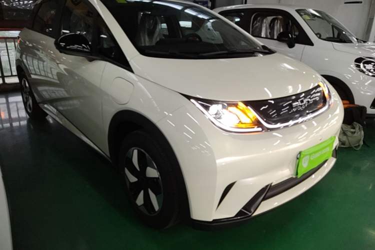 Used BYD Dolphin 2025 420km Free Edition Front Right 45 Deg