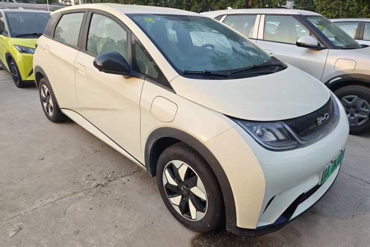 Used BYD Dolphin 2025 420km Free Edition Front Right 45 Deg