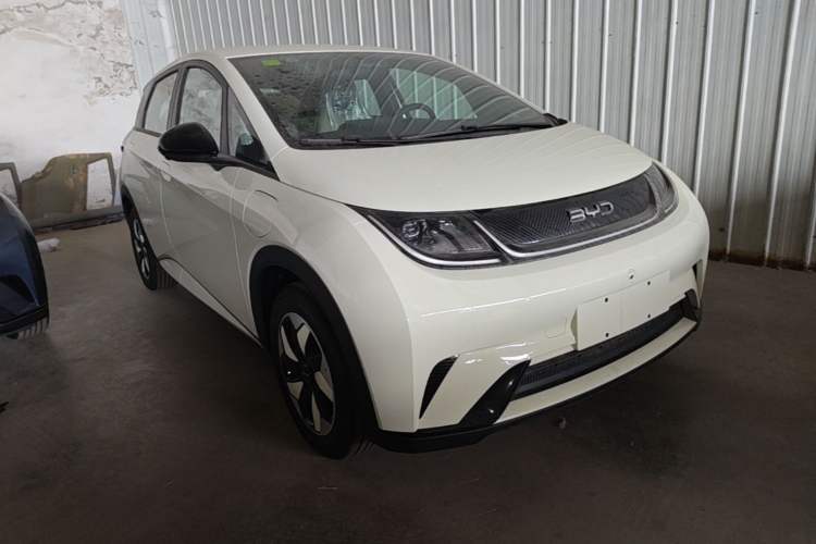 Used BYD Dolphin 2025 420km Free Edition Front Right 45 Deg