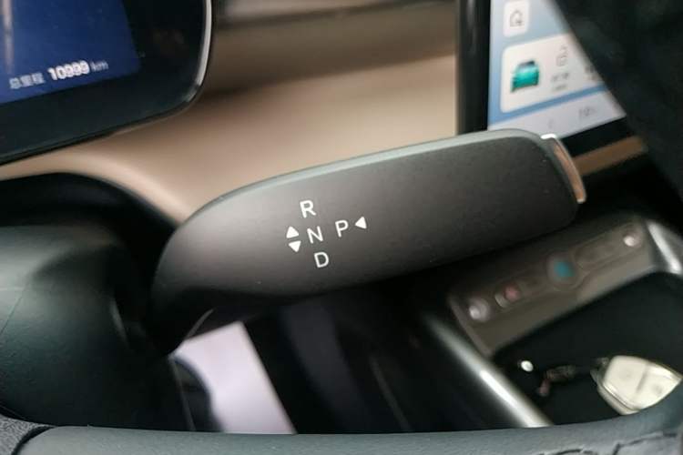 Used BYD Dolphin 2025 Smart Drive Version 420 km Freedom Edition Gear Lever
