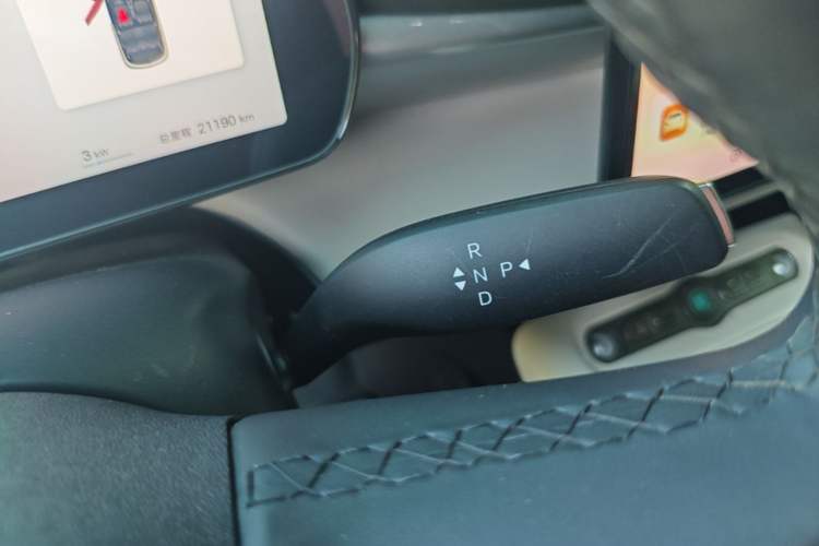 Used BYD Dolphin 2025 Smart Drive Version 420 km Freedom Edition Gear Lever