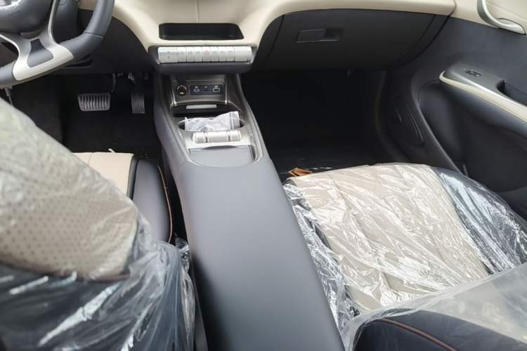Used BYD Dolphin 2025 420km Free Edition Gear Lever