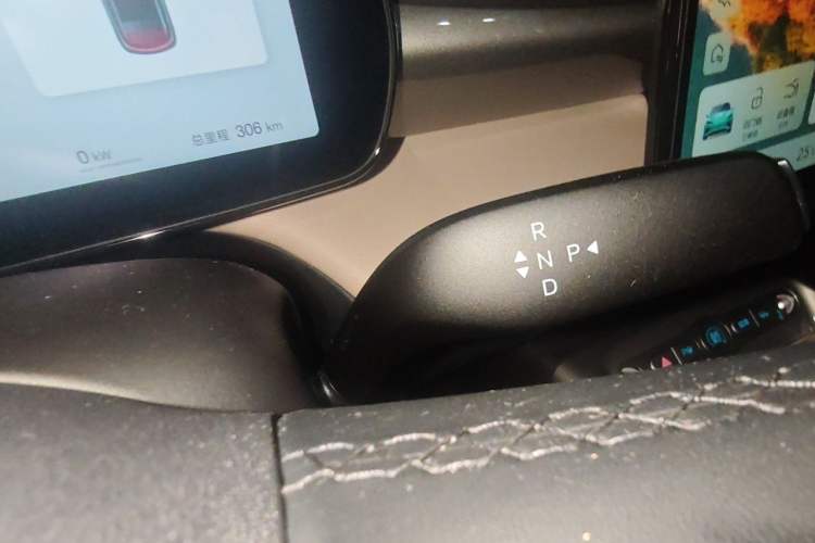 Used BYD Dolphin 2025 Smart Drive Version 420 km Freedom Edition Gear Lever