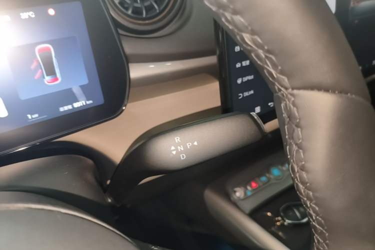 Used BYD Dolphin 2025 Smart Drive Version 420 km Freedom Edition Gear Lever