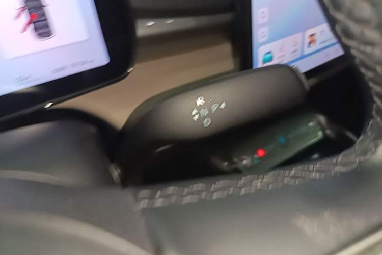 Used BYD Dolphin 2025 Smart Drive Version 420 km Freedom Edition Gear Lever
