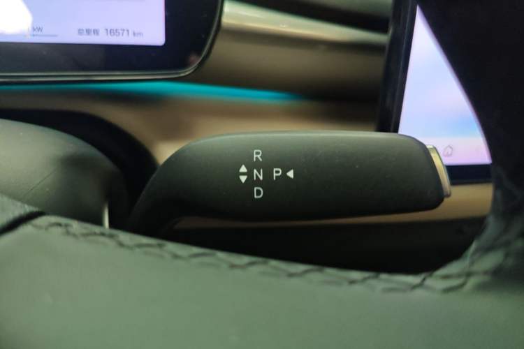 Used BYD Dolphin 2025 Intelligent Driving Version 410 km Fashion Edition Gear Lever