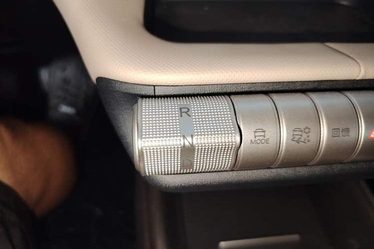 Used BYD Dolphin 2025 420km Free Edition Gear Lever
