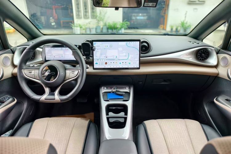 Used BYD Dolphin 2025 Smart Drive Version 420 km Freedom Edition Interior 1