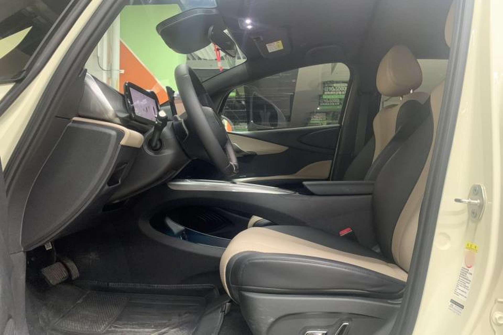 Used BYD Dolphin 2025 Smart Drive Version 420 km Freedom Edition Interior 2