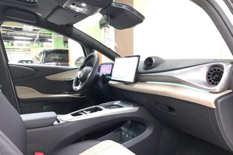 Used BYD Dolphin 2025 Intelligent Driving Version 410 km Fashion Edition Interior 3