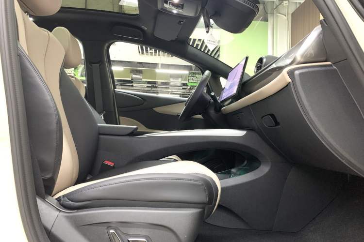 Used BYD Dolphin 2025 Intelligent Driving Version 410 km Fashion Edition Interior 4