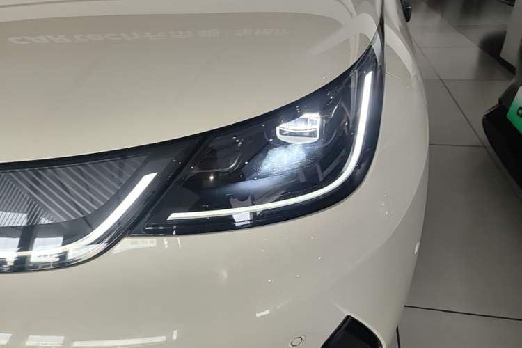 Used BYD Dolphin 2025 Intelligent Driving Version 410 km Fashion Edition Left Front Headlight