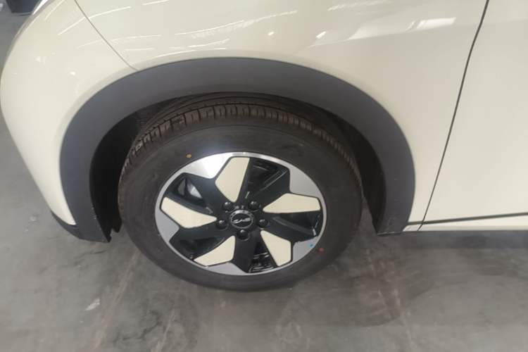 Used BYD Dolphin 2025 420km Free Edition Left Front Wheel Hub