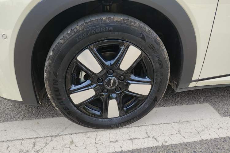 Used BYD Dolphin 2025 Intelligent Driving Version 410 km Fashion Edition Left Front Wheel Hub