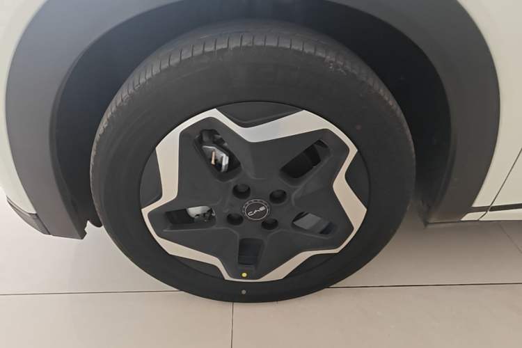 Used BYD Dolphin 2025 420km Active Version Left Front Wheel Hub