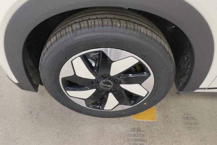 Used BYD Dolphin 2025 420km Free Edition Left Front Wheel Hub