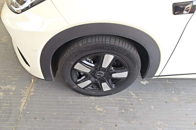 Used BYD Dolphin 2025 Intelligent Driving Version 410 km Fashion Edition Left Front Wheel Hub