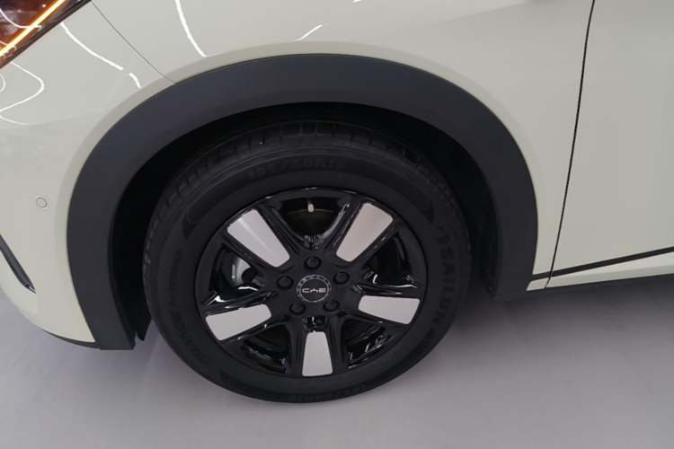 Used BYD Dolphin 2025 Intelligent Driving Version 410 km Fashion Edition Left Front Wheel Hub