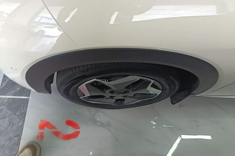 Used BYD Dolphin 2025 Smart Drive Version 420 km Freedom Edition Left Front Wheel Hub