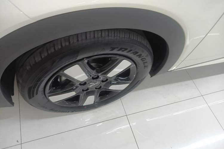 Used BYD Dolphin 2025 Intelligent Driving Version 410 km Fashion Edition Left Front Wheel Hub