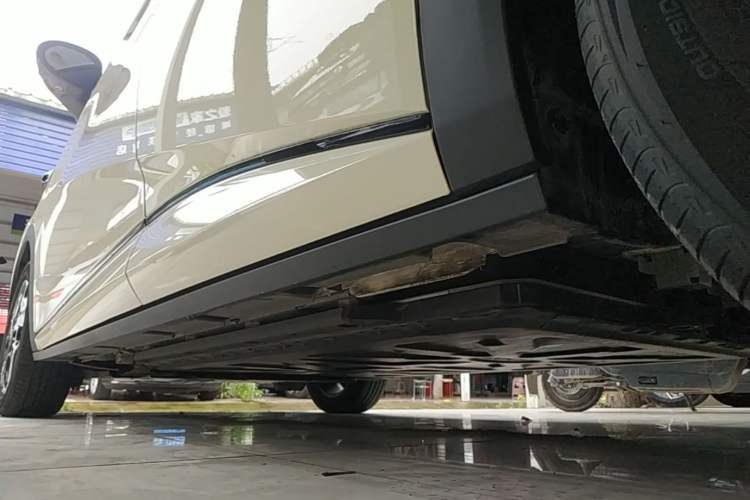 Used BYD Dolphin 2025 Smart Drive Version 420 km Freedom Edition Left Side Sill