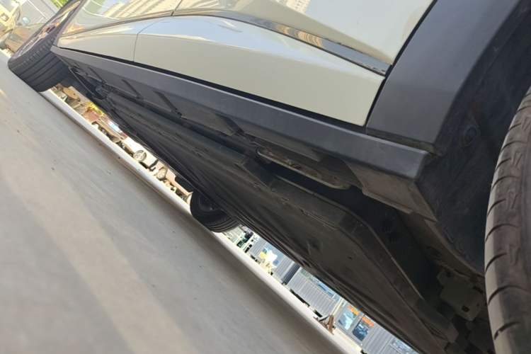 Used BYD Dolphin 2025 Smart Drive Version 420 km Freedom Edition Left Side Sill